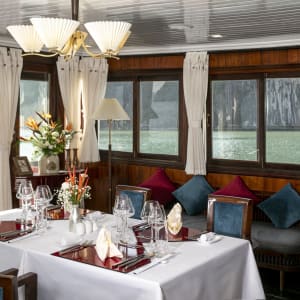 Halong Bucht Kreuzfahrten mit «Legend Halong» Privatboot ab Hanoi: f&b: Bhaya Legend 2-cabins