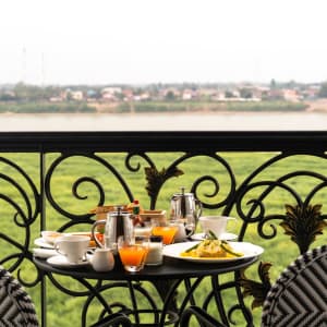 La Seine Hotel à Vientiane:  Breakfast at terrace