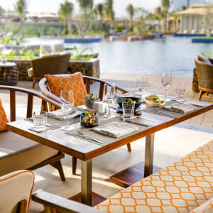 Fusion Resort Cam Ranh à Nha Trang:  Breeze Bar & Restaurant next to Hideaway Pool