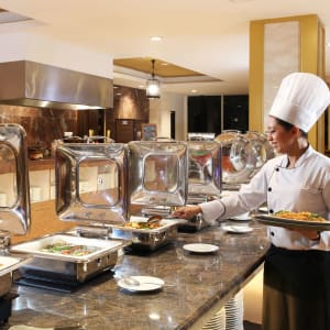 Swiss-Belhotel Makassar:  CHEF PREPARE