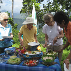 Glenburn Tea Estate à Darjeeling:  food at a picnic