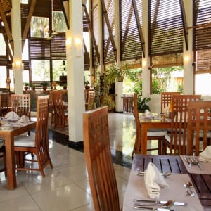 Siddhartha Oceanfront Resort & Spa in Ostbali:  Oceanfront Resort Restaurant