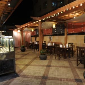 Fariyas à Mumbai:  Poolside Restaurant