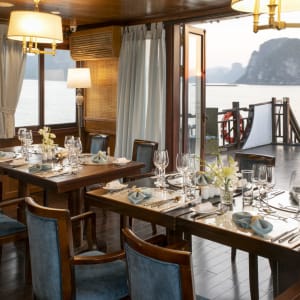 Croisières dans la baie de Halong avec «Bhaya Premium» de Hanoi: f&b: Restaurant