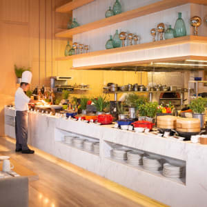 AVANI+ Riverside Bangkok Hotel:  Skyline | Breakfast