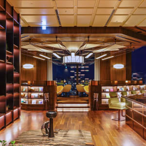 Centara Grand Hotel Osaka:  Smoke and Spin Lounge