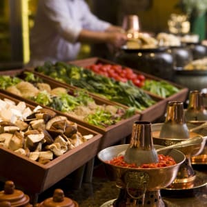 The Peninsula Beijing in Peking:  Station-to-Station-Buffet at Jing Restaurant