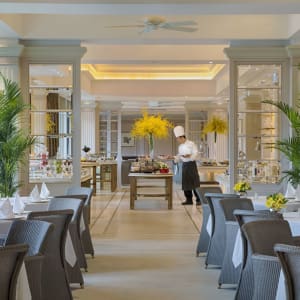 The Peninsula Hong Kong:  The Verandah