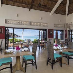 Avani Quy Nhon Resort:  Tre Restaurant inside