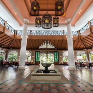 Ravindra Beach Resort & Spa in Pattaya:  Lobby