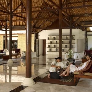 Spa Village Resort in Ostbali:  Lobby Welcome Ritual