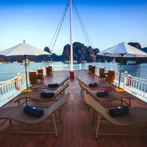 Halong Bucht Kreuzfahrten mit «Bhaya Premium» ab Hanoi: facilities: Sundeck