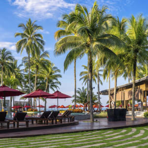 Ramada Resort by Wyndham Khao Lak:  Swimming Pool & Beach Bar