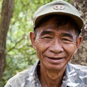Ebene der Tonkrüge ab Vientiane: Farmer in Laos