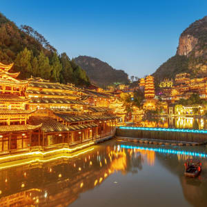 Magische Landschaften & lebendige Traditionen ab Guiyang: Fenglin Buyi Scenic Area