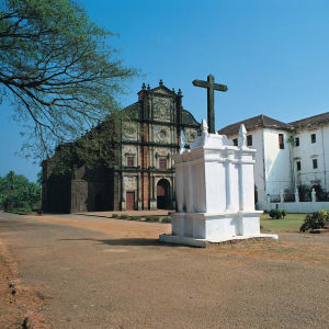Das koloniale Erbe Goas: Goa Basilica of Bom Jesus 002
