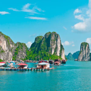 Grosse Indochina Reise ab Hanoi: Halong Bay: Floating village