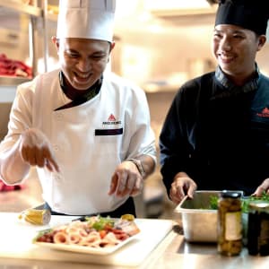 Croisière fluviale luxueuse au Laos de Vientiane: heritage-line-i-upper-mekong-i-ship-anouvong-i-staff-09_53170227056_o