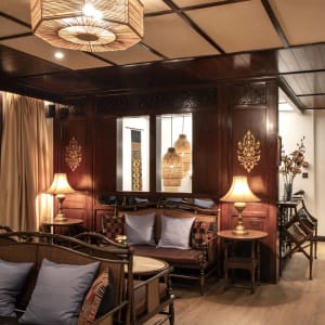 Croisière fluviale luxueuse au Laos de Vientiane: heritage-line-i-upper-mekong-laos-i-anouvong-i-bar-lounge_54351723153_o