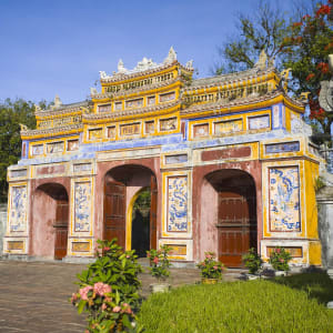 La Cité interdite & la Citadelle à Hué: Hue: Dien Tho Palace gate