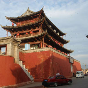 Yunnans Süden - Landschaften wie gemalt ab Kunming: Jian Shui: City Gate
