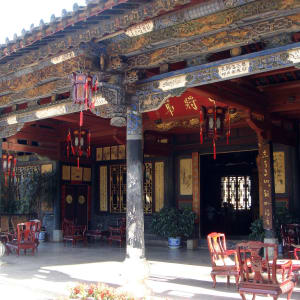 Yunnans Süden - Landschaften wie gemalt ab Kunming: Jian Shui: Zhu Family Garden Entrance