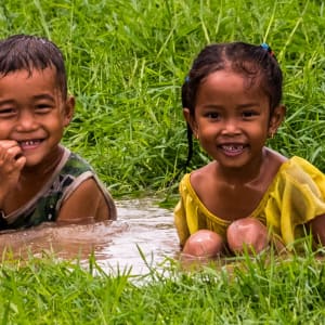 Pfeffriges Kampot ab Phnom Penh: Kampot kids having fun