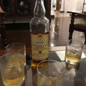 Kandy à la tombée de la nuit: Kandy by night | Arrack