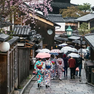 Circuite en groupe «Le Japon aux multiples facettes» de Kyoto: Kyoto - Higashiyama District during Sakura season