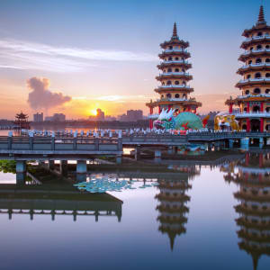 Höhepunkte Taiwans ab Taipei: Lianchihtan Scenic area at sunrise in Kaohsiung