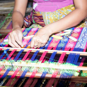 La culture des Sasak à Lombok: Lombok Sasak Weberin