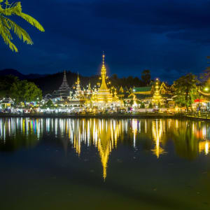 Circuit en voiture de location Mae Hong Son de Chiang Mai: Mae Hong Son: Wat Chong Klang (r) and Wat Chong Kham (l) 