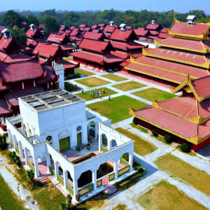 La fascination du Myanmar – un pays en mutation de Yangon: Mandalay Palace