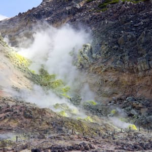 À travers le pays des Ainu de Hakodate: Mount Io at Akan NP