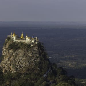 La fascination du Myanmar – un pays en mutation de Yangon: Mount Popa