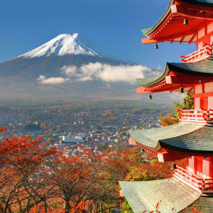 Circuite en groupe «Le Japon aux multiples facettes» de Kyoto: Mt. Fuji: viewed from behind Chureito Pagoda