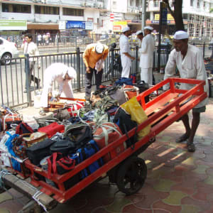 Mumbai zu Fuss entdecken: Mumbai Dabbawalas