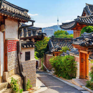 La Corée du Sud compacte sur rails de Séoul: Narrow street at Bukchong Hanok Village