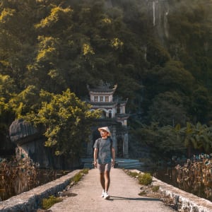 Vietnam für Geniesser ab Hanoi: Ninh Binh - local Tourist enjoy Sightseeing