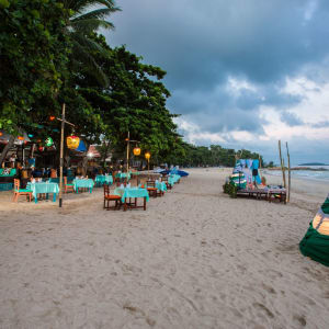 Fair House Beach Resort & Hotel in Ko Samui:  Dining at the beach