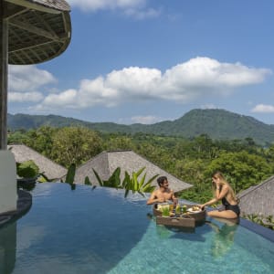 Wapa di Ume Sidemen in Ostbali:  Floating breakfast at Pool Villa