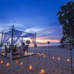 Ravindra Beach Resort & Spa in Pattaya:  Romantic Dinner