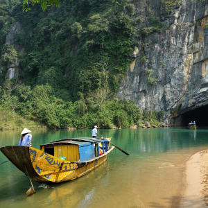 Découverte active du centre du Vietnam de Hué: Phong Nha Ke Bang cave entrance