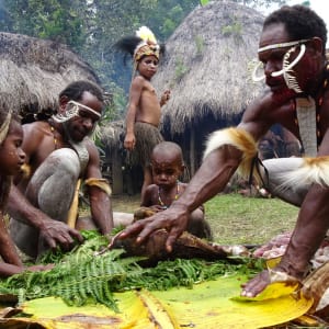 Papouasie – un voyage dans un autre temps de Jayapura: Pig Festival