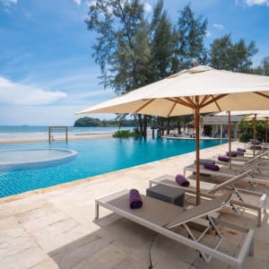 Twin Lotus Resort & Spa in Ko Lanta:  Beachfront Pool