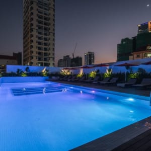 Baitong Hotel & Resort in Phnom Penh:  Deck Swimmingpool