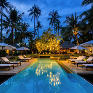 Atmosphere Resort à Negros:  Lounge pool in evening lighting