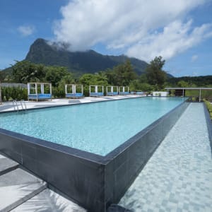 Cove 55 à Kuching:  Pool