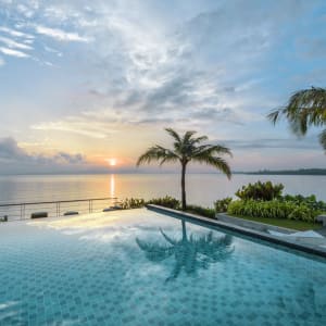 Cove 55 à Kuching:  Pool at Sunrise