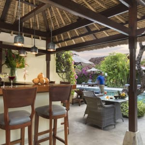 The Pavilions Bali in Südbali:  Pool Bar